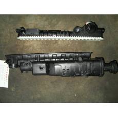 小標(biāo)志405 1301G3 2 個孔 （1個孔通 釬焊） 上612g 下215g  尺寸41-379 汽車水室